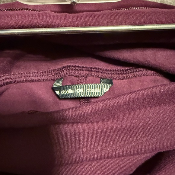 Oiselle Mid Length pocket jogger shorts. Empire Size 6. - Picture 4 of 4